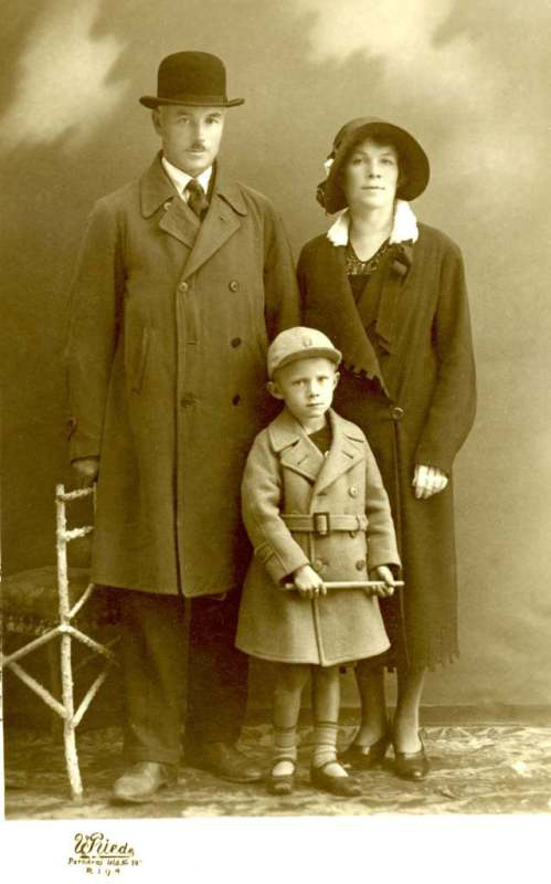 Арманда Яновна Селль, её муж Вальдемар Вальтович Виттенберг и сын Юрий Вальдемарович Виттенберг