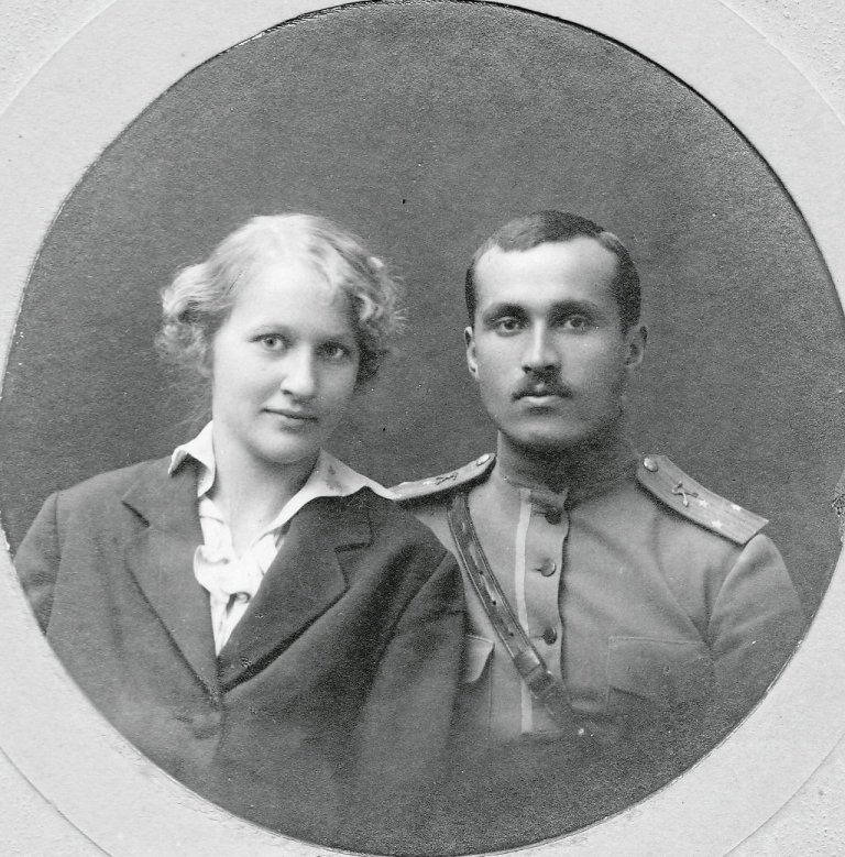 Ника Воронцова (Ломан) с мужем Александром Васильевичем Воронцовым. 1919 г.