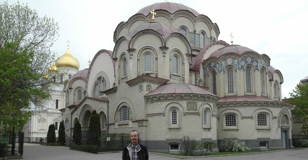 Казанская церковь и купола Воскресенского собора