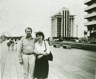 Скрипач Леммо Эренди (Lemmo Erendi) с женой Sadega. В Мексике с симфоническим оркестром. 1989 г. Леммо Эренди с женой. Мексика